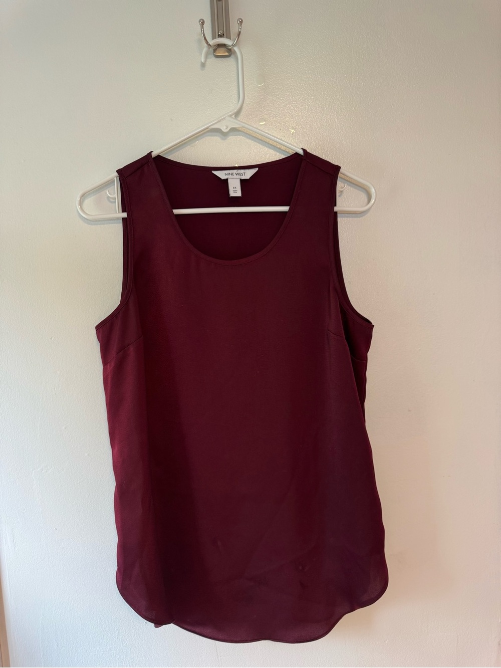 Nine West Burgundy Scoop Neck Sleeveless Tank